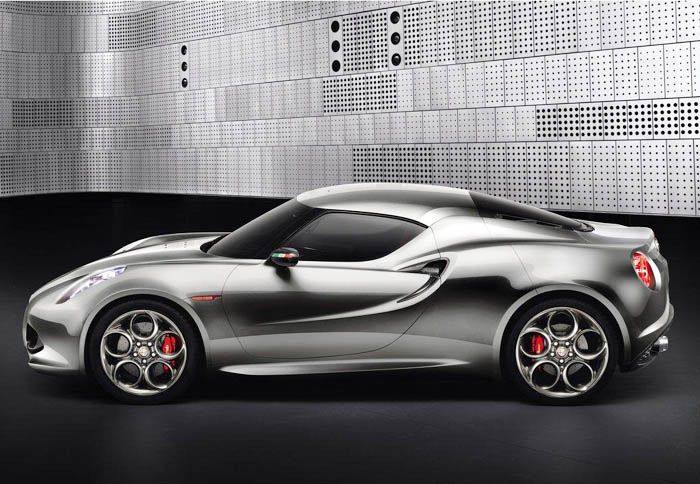 Moναδική και ελκυστική....αυτή είναι η Alfa Romeo 4C.